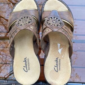 Clarks bendable leather sandals, size 6, like new